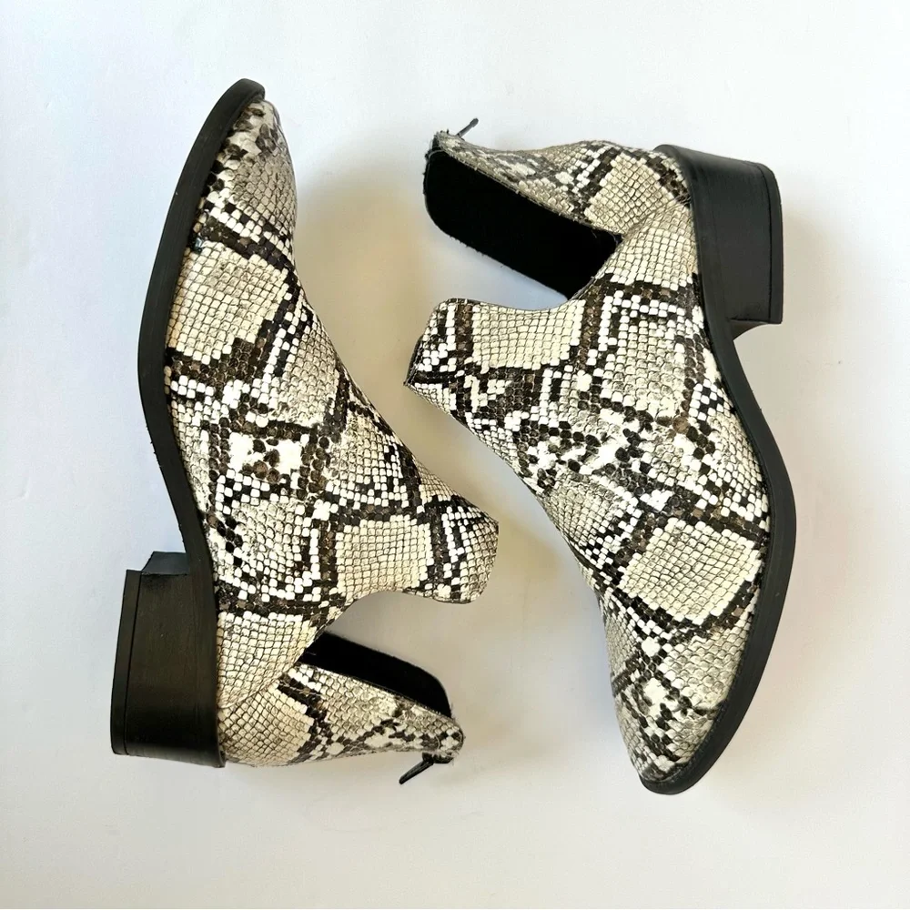 Steve Madden 8 Laramie Snakeskin Ankle Booties Side Cut Out Boots Almond Toe - Picture 4 of 10